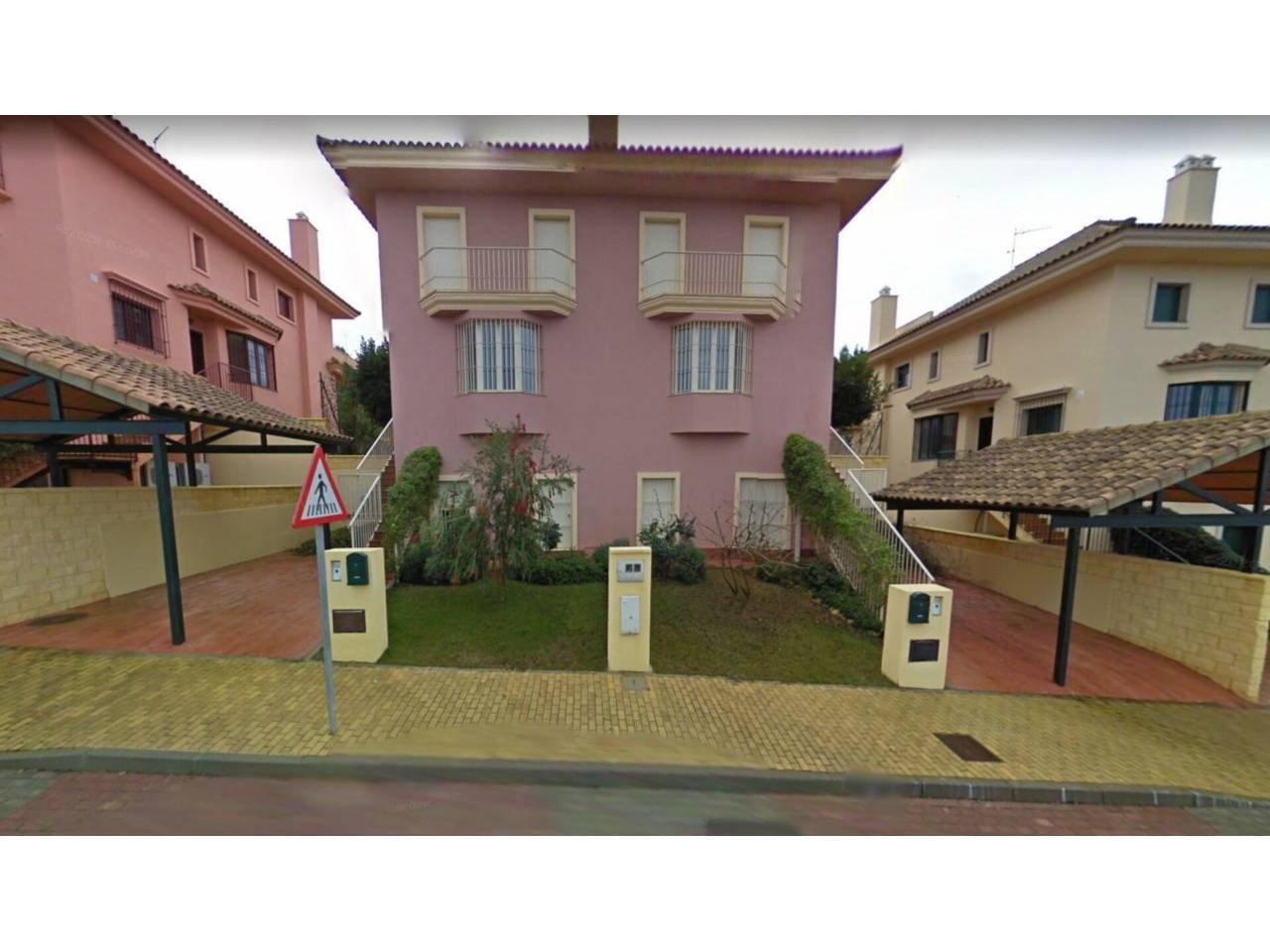 Vista exterior de Casa adosada en venda en Jerez de la Frontera amb Jardí privat i Terrassa