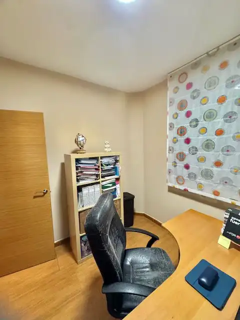 Wohnung zum Verkauf in Sevilla mit Klimaanlage und Abstellraum
