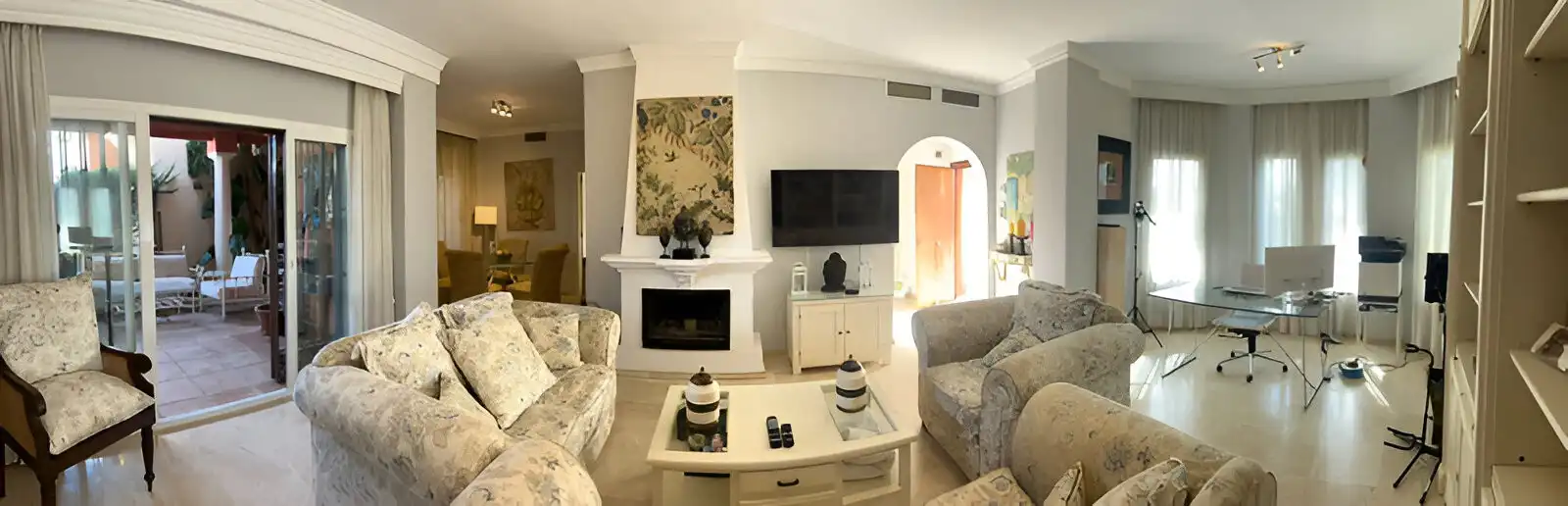 Sala de estar de Casa o chalet en venta en Estepona con Aire acondicionado, Terraza y Piscina