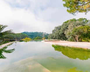 Piscina de Casa o xalet en venda en Valdemorillo amb Aire condicionat, Jardí privat i Terrassa
