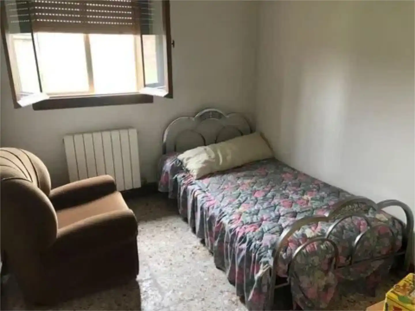 Habitación de Finca rústica en venta en Cuéllar con Jardín privado y Amueblado