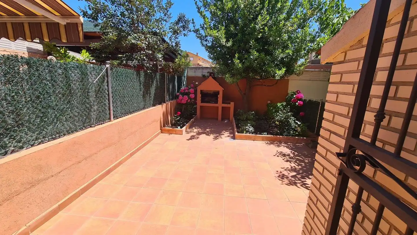 Garden of Houses for sale in La Adrada   with Private garden, Storage room and Balcony
