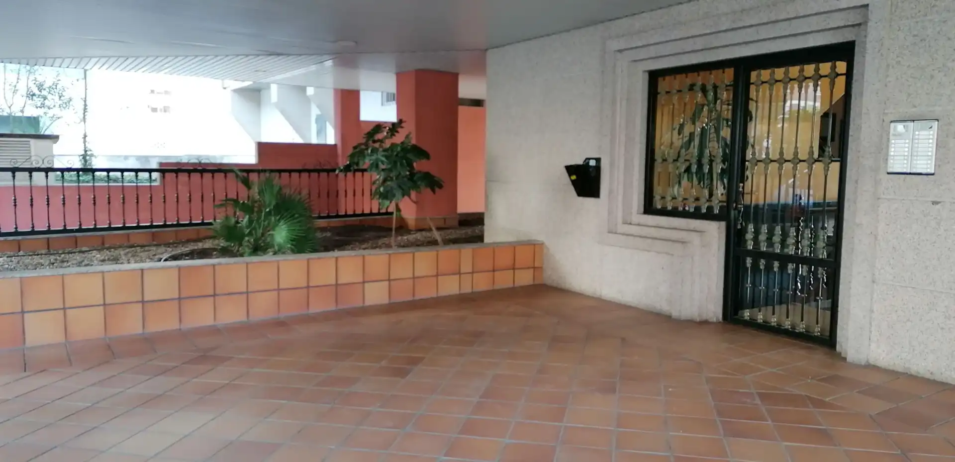 Apartament en venda en Vigo  amb Calefacció, Jardí privat i Parquet