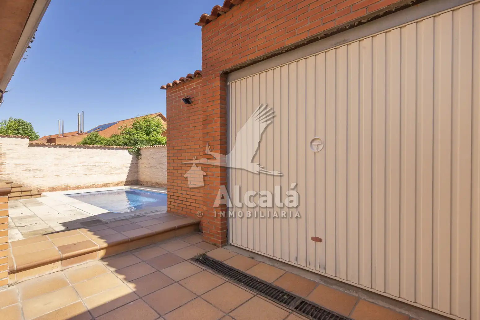 Vista exterior de Casa adosada en venta en Villalbilla con Aire acondicionado, Calefacción y Parquet