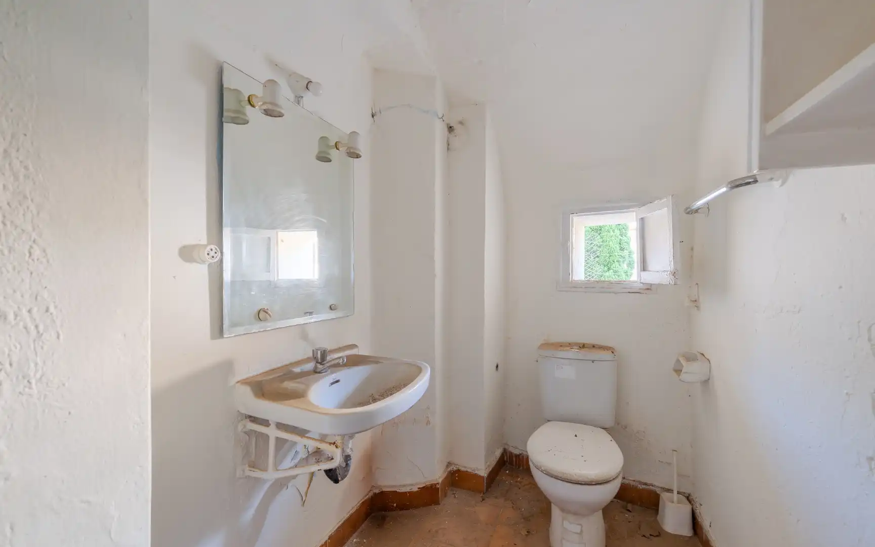 Bathroom of Buildings for sale in Benaguasil
