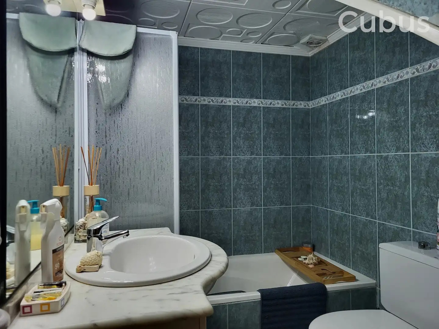 Baño de Casa adosada en venta en Olot con Aire acondicionado, Calefacción y Terraza