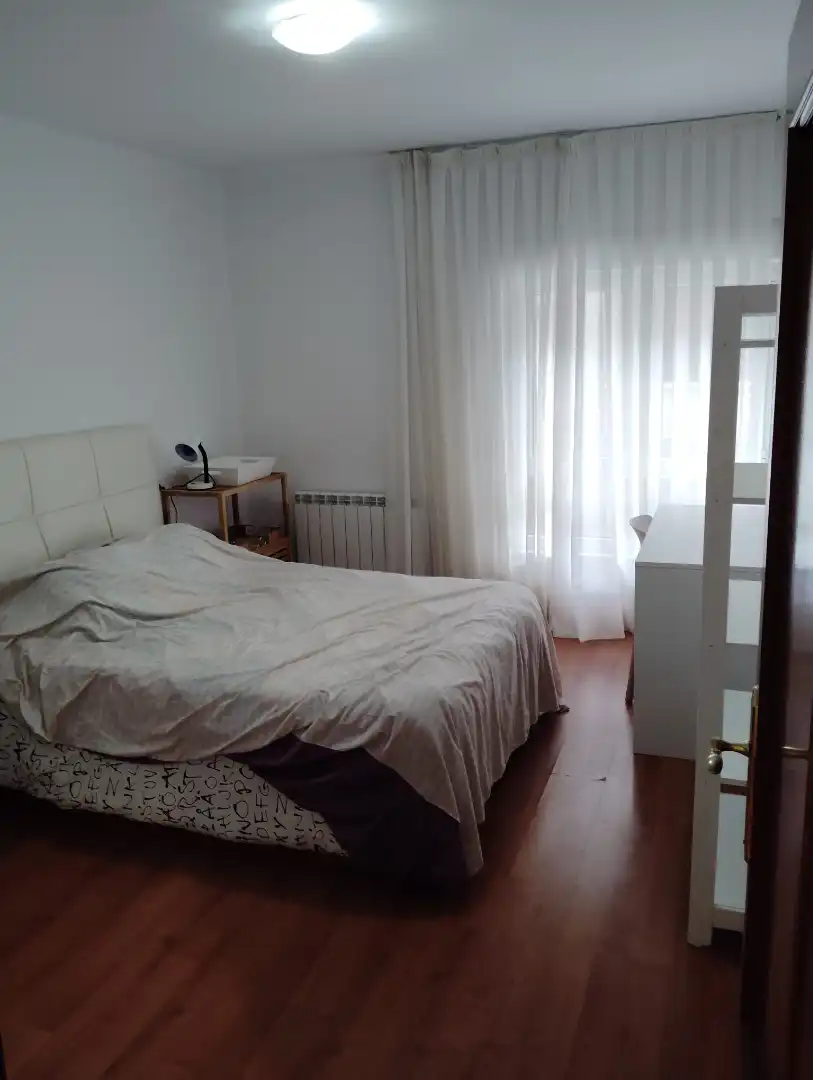 Habitación de Piso de alquiler en Oviedo  con Calefacción y Amueblado