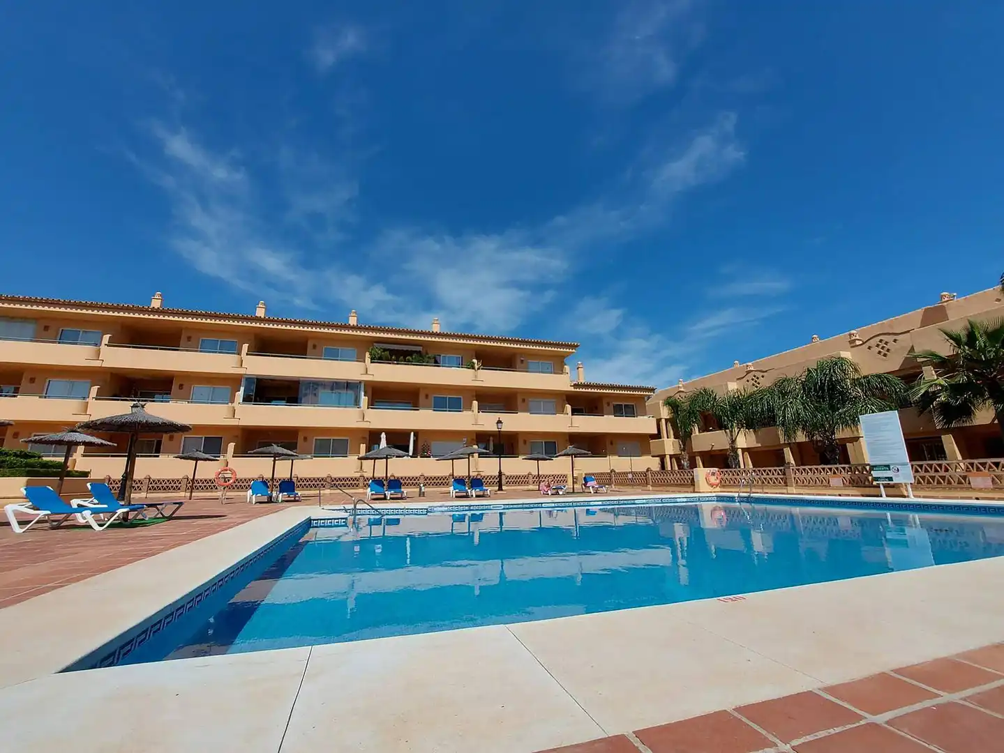 Piscina de Apartamento en venta en Marbella con Jardín privado y Piscina comunitaria
