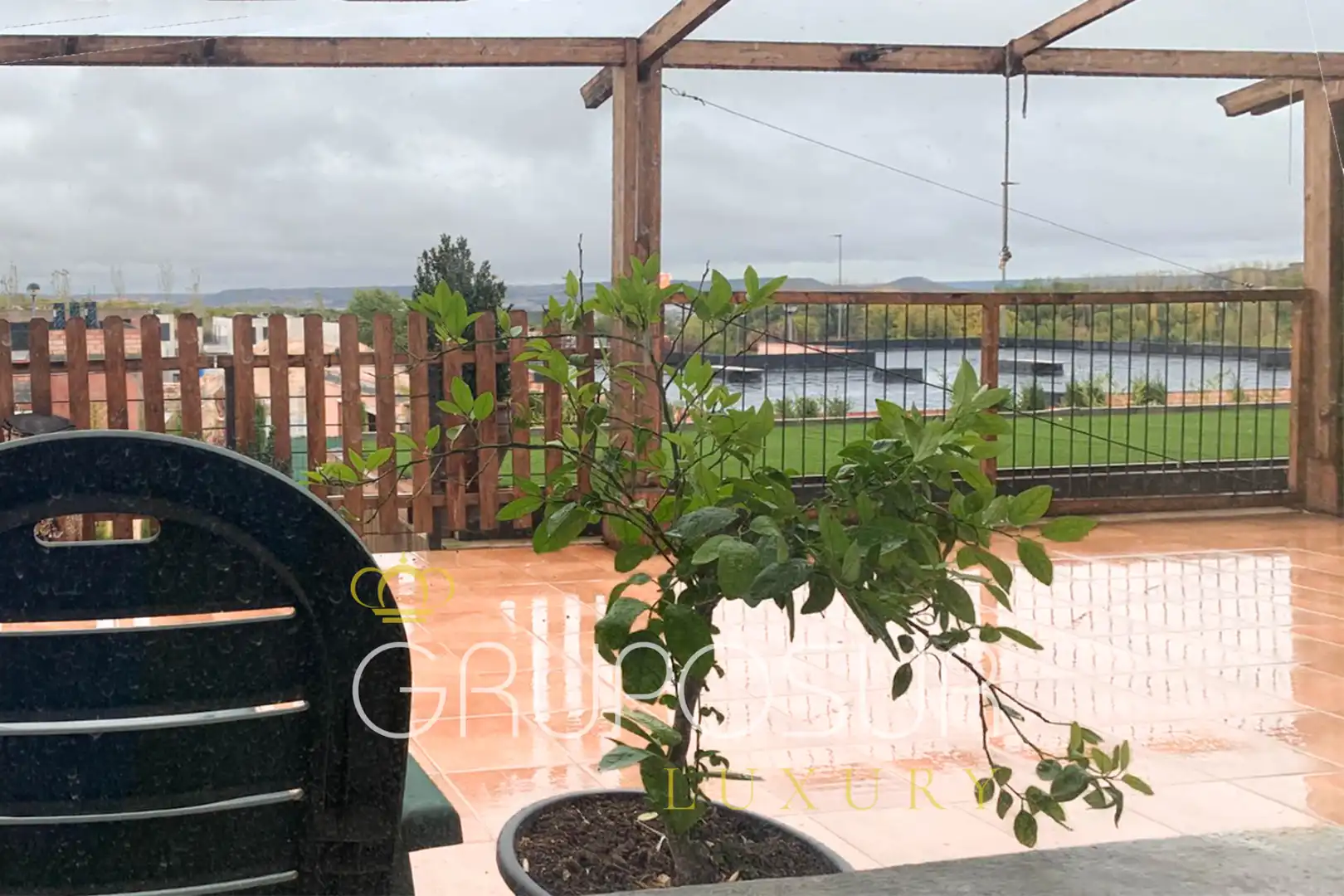 Terrasse von Einfamilien-Reihenhaus zum Verkauf in Valladolid mit Klimaanlage, Heizung und Terrasse