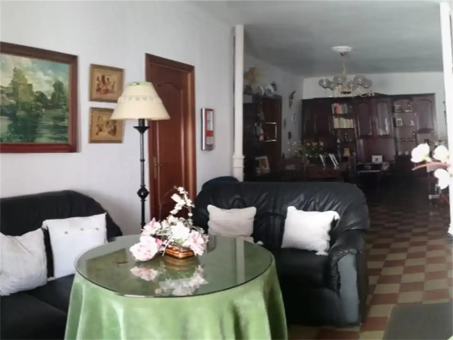 Sala d'estar de Casa adosada en venda en El Castillo de las Guardas amb Aire condicionat, Traster i Moblat