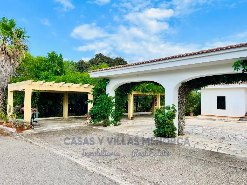 Vista exterior de Finca rústica en venda en Sant Lluís