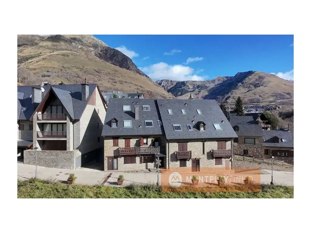 Vista exterior de Casa adosada en venta en Naut Aran