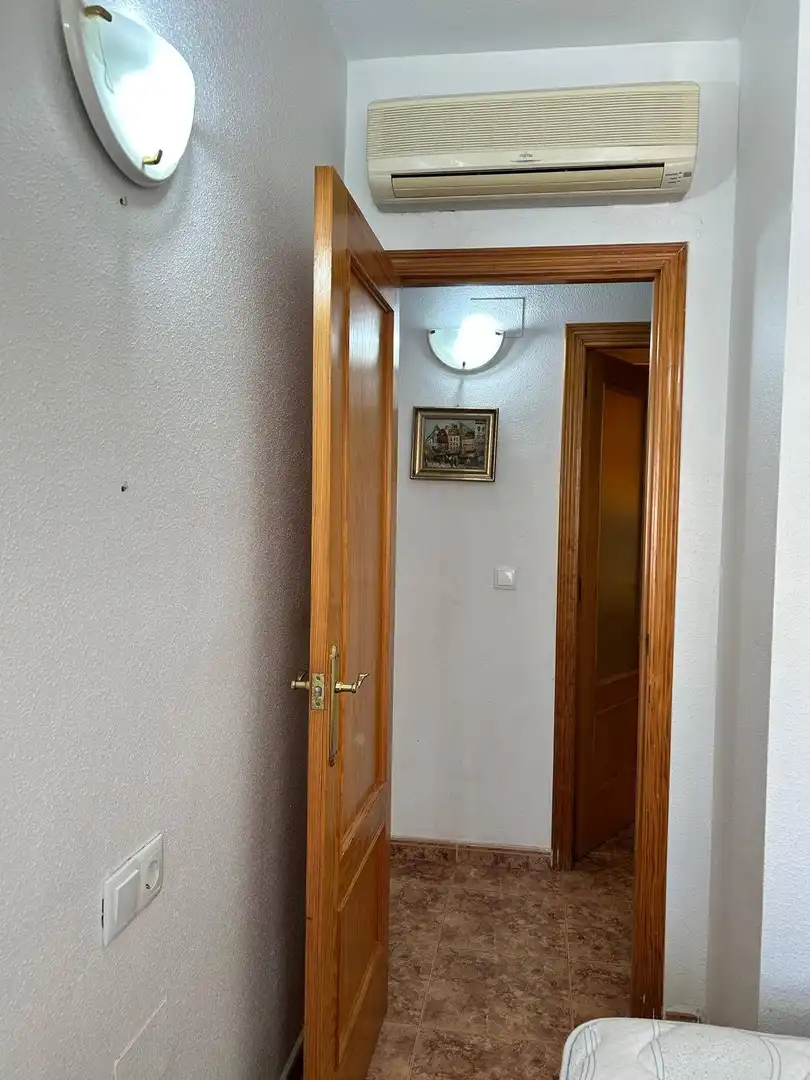 Wohnung zum Verkauf in Torrevieja mit Klimaanlage, Heizung und Privatgarten