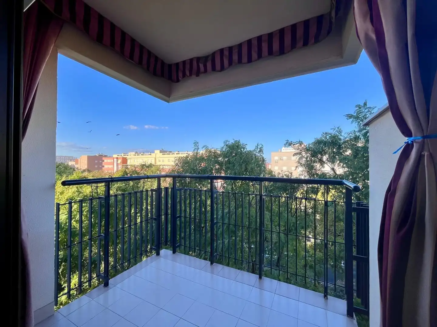 Flat with pool for sale in Avenida CIENCIAS (DE LAS) 31