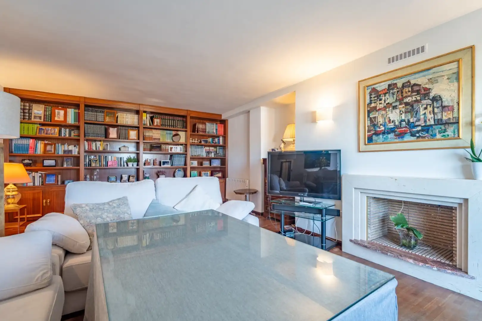 Sala d'estar de Casa adosada en venda en Málaga amb Aire condicionat, Traster i Piscina