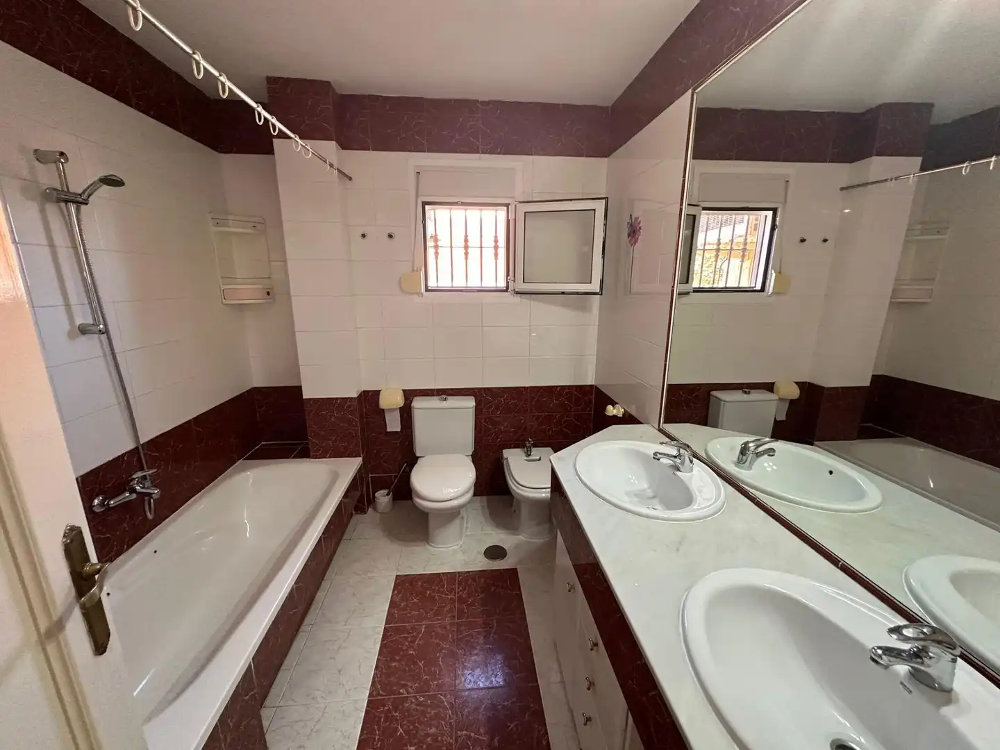 Baño de Casa adosada en venta en Benidorm con Aire acondicionado, Calefacción y Jardín privado