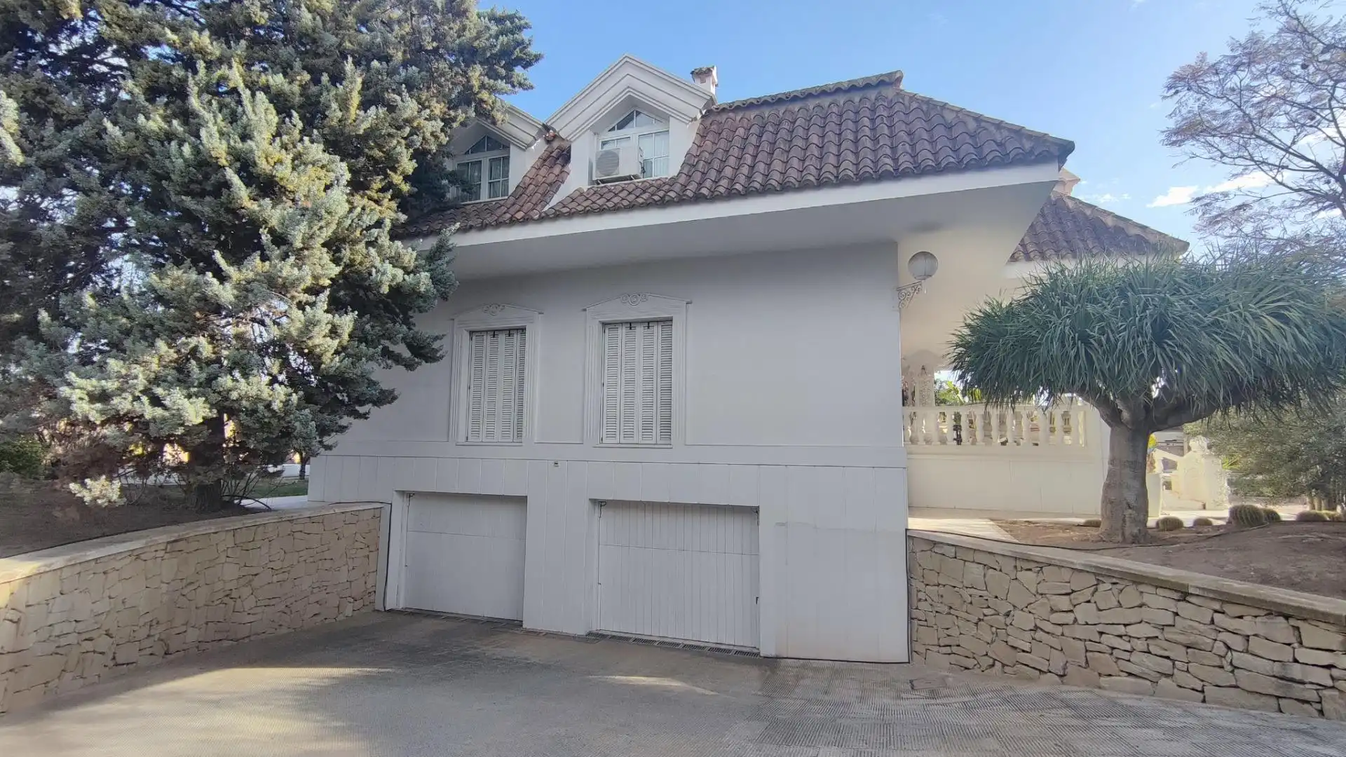 Exterior view of Houses for sale in San Vicente del Raspeig / Sant Vicent del Raspeig  with Air Conditioner, Heating and Private garden