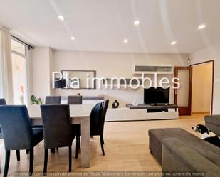 Living room of Flat for sale in Torrelles de Llobregat  with Parquet flooring, Oven and Balcony