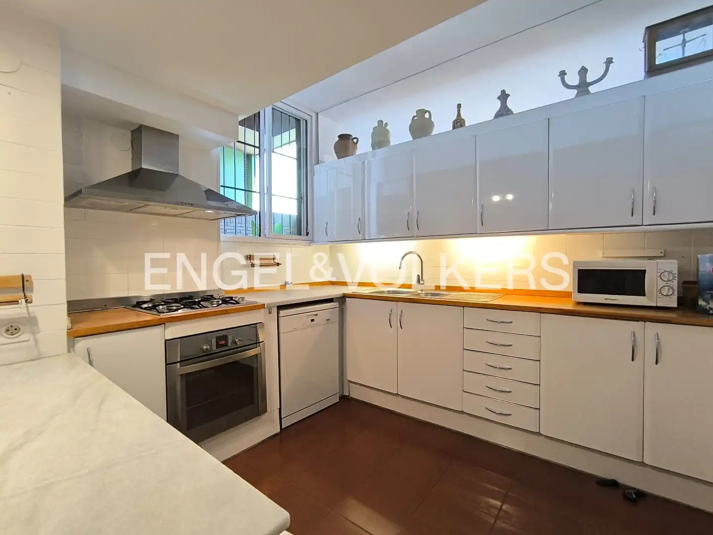 Küche von Einfamilien-Reihenhaus zur Miete in Barcelona mit Heizung, Terrasse und Schwimmbad