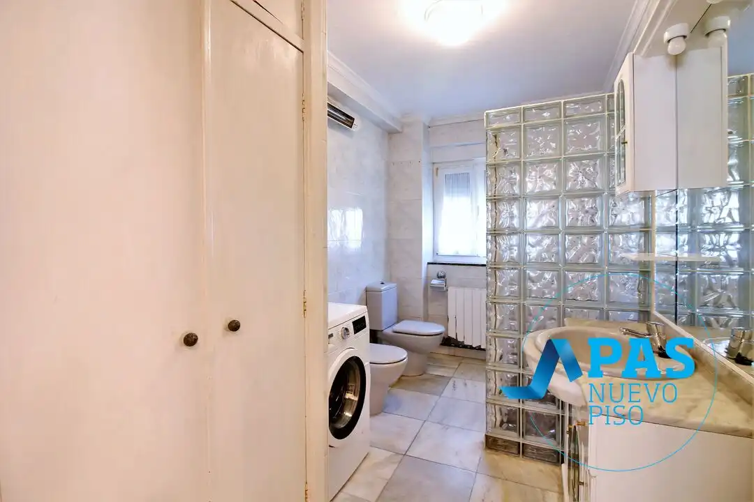 Baño de Piso en venta en Santander con Calefacción