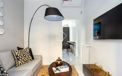 Living room of Flat for sale in  Madrid Capital  with Air Conditioner, Furnished and Balcony