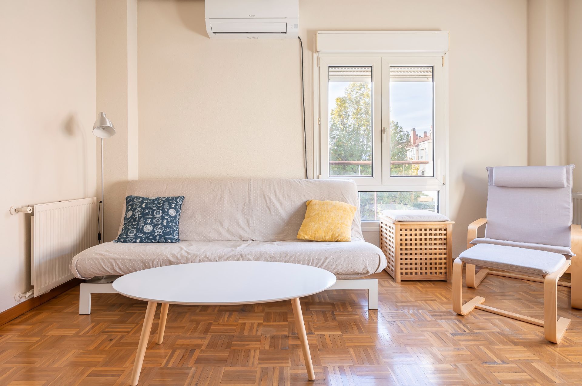 Sala d'estar de Pis en venda en  Madrid Capital amb Aire condicionat, Calefacció i Moblat