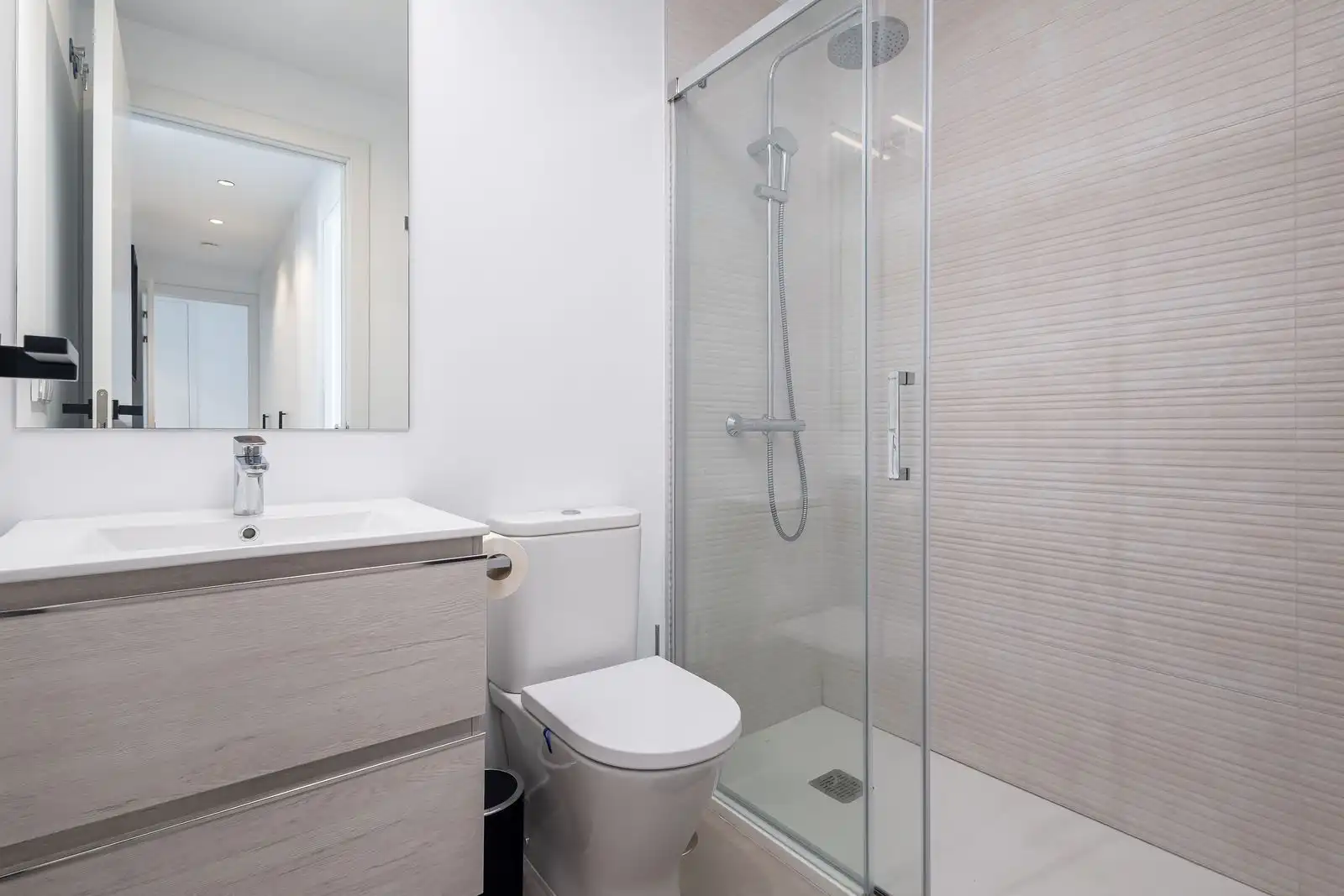 Baño de Apartamento en venta en Benalmádena con Terraza, Trastero y Amueblado