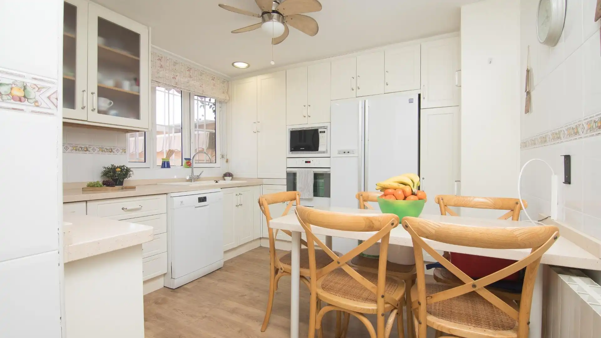 Kitchen of Houses for sale in Elche / Elx  with Air Conditioner, Terrace and Swimming Pool