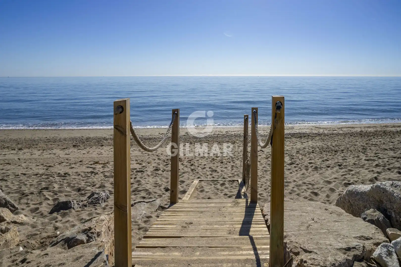 Außenansicht von Einfamilien-Reihenhaus zum Verkauf in Marbella mit Heizung, Privatgarten und Schwimmbad