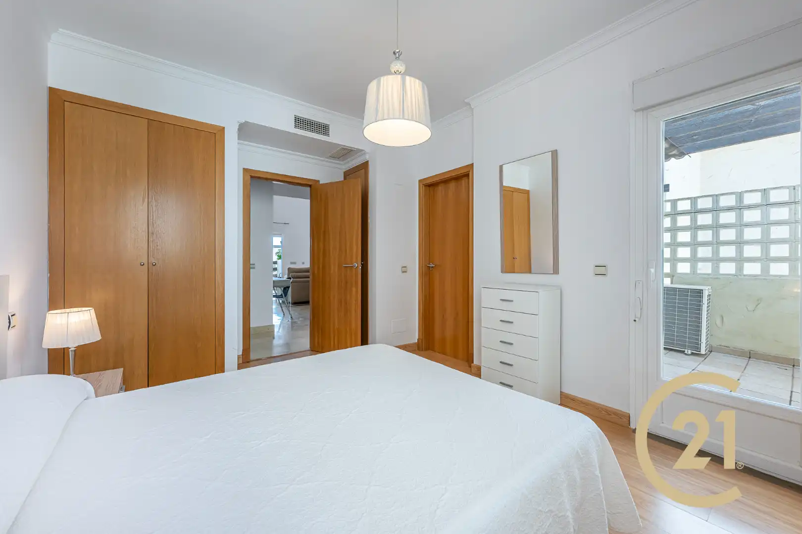 Dormitori de Dúplex en venda en Estepona amb Aire condicionat, Terrassa i Moblat