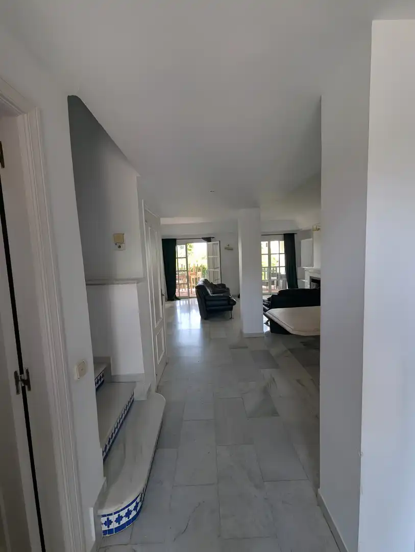 Casa adosada en venda en Estepona amb Aire condicionat, Terrassa i Piscina