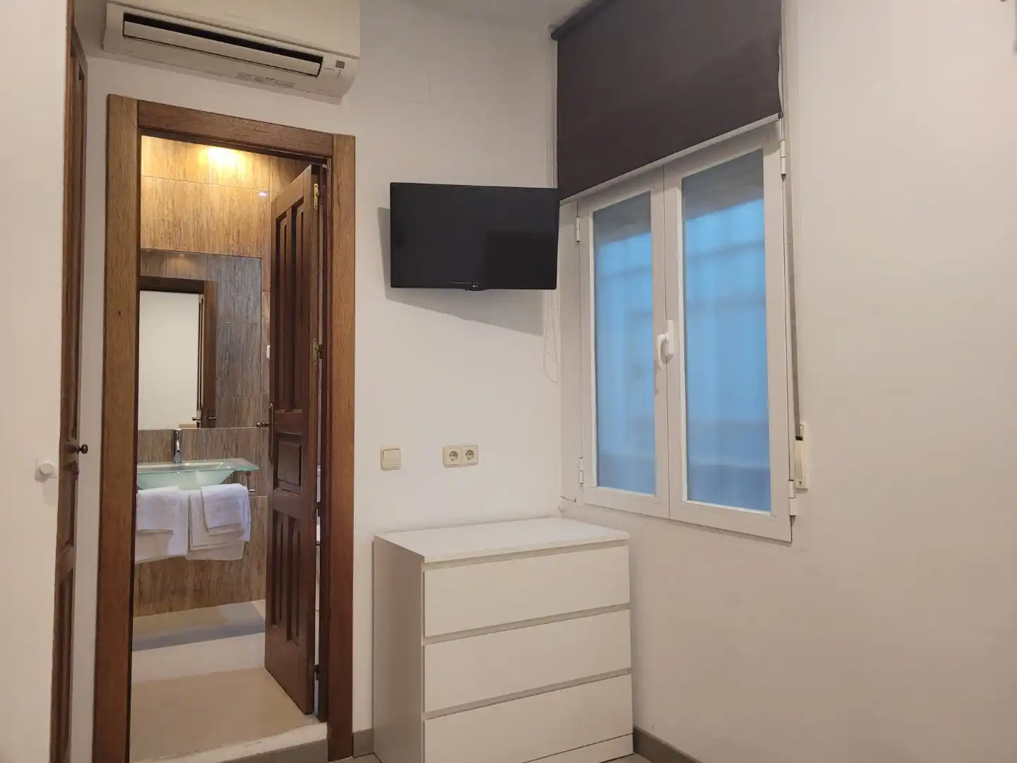 Bedroom of Flat for rent in Madrid  with Air Conditioner, Heating and Furnished