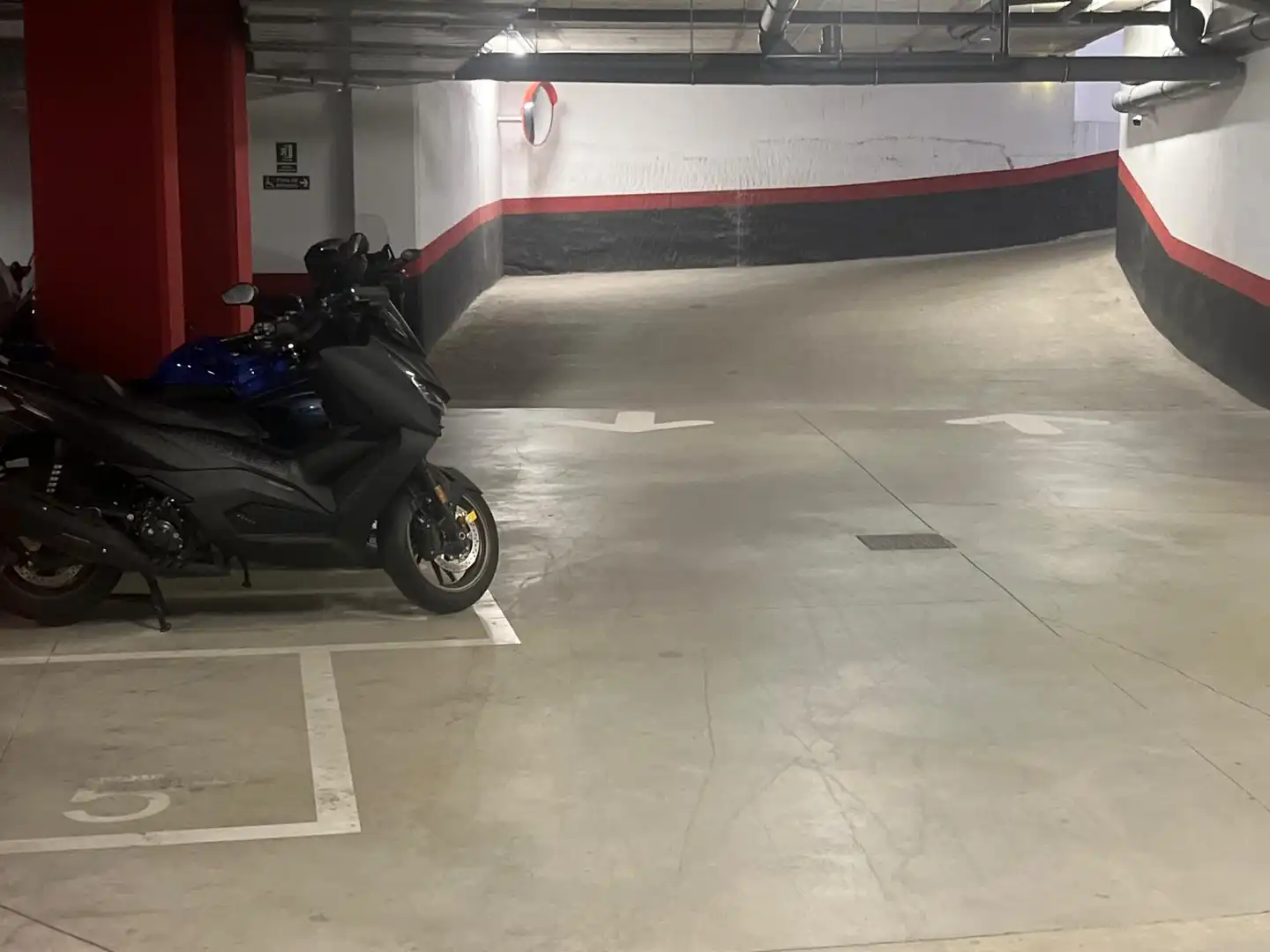 Moto amb ascensor en venda a Centre