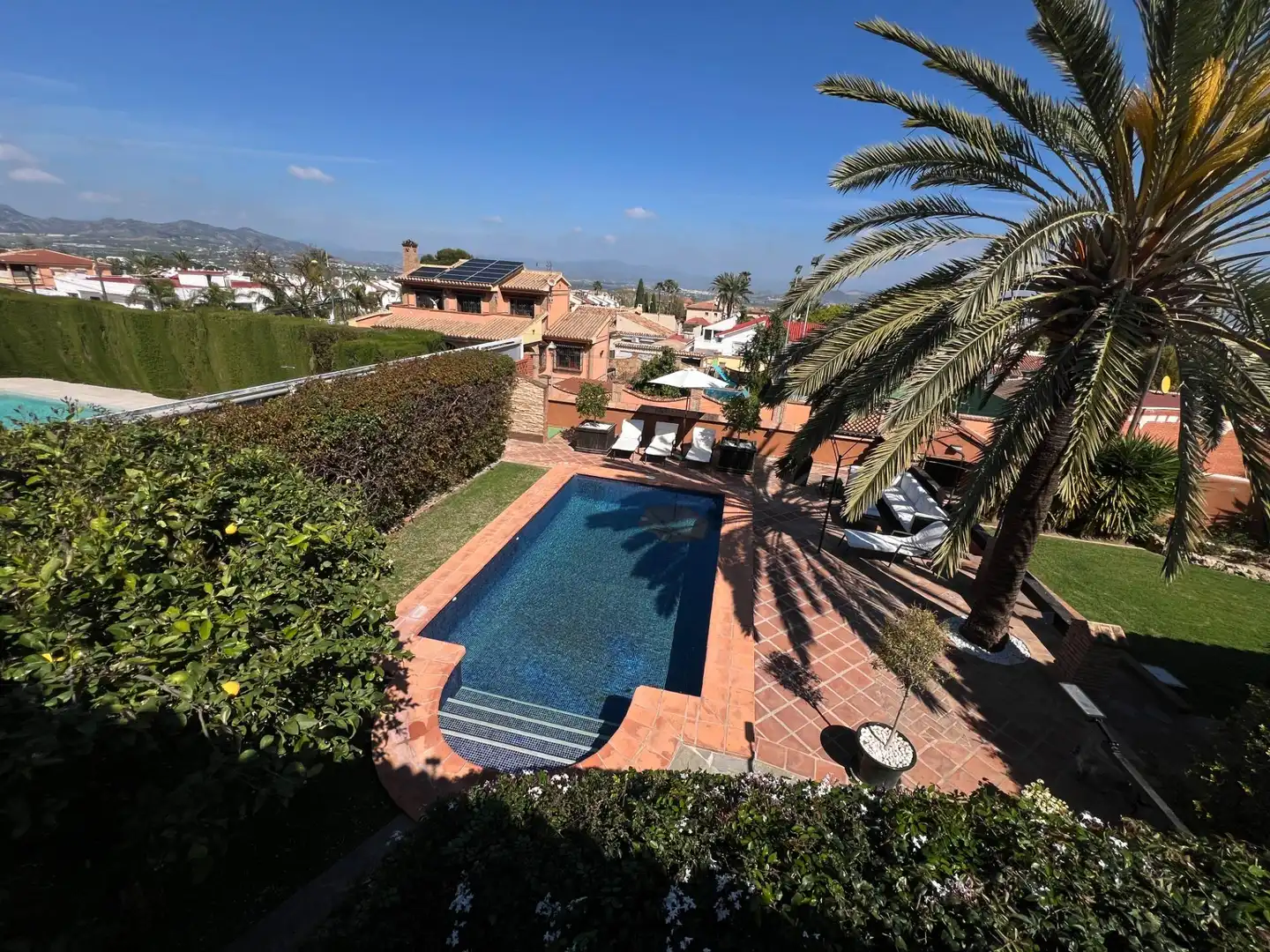 Piscina de Casa o xalet en venda en Alhaurín de la Torre amb Aire condicionat, Jardí privat i Terrassa