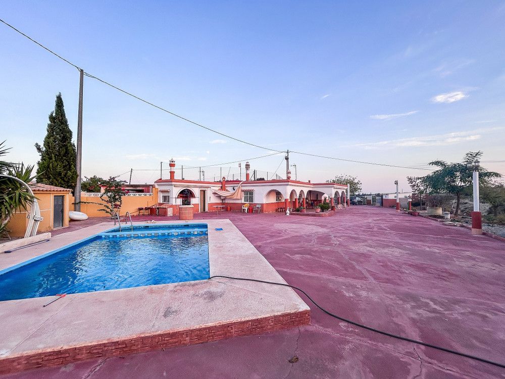 Piscina de Casa o xalet en venda en Alicante / Alacant amb Aire condicionat i Moblat