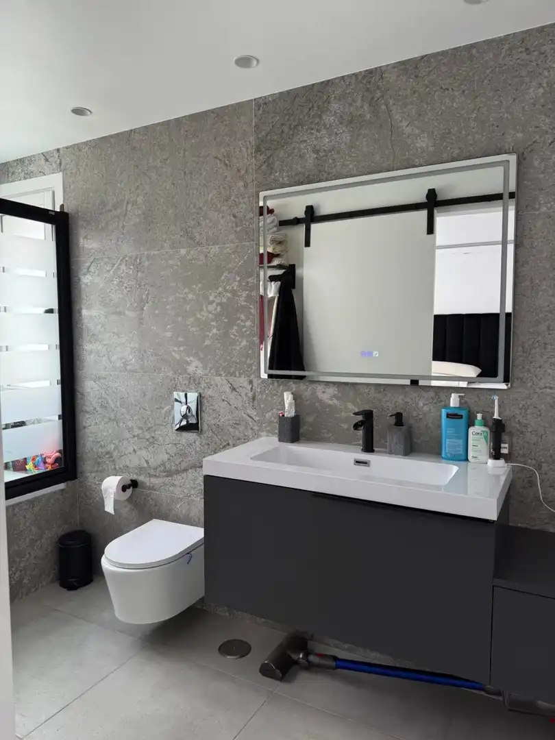 Baño de Casa adosada en venta en Marbella con Aire acondicionado, Terraza y Trastero