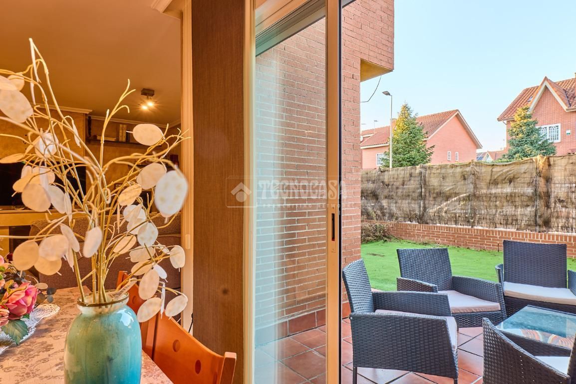 Terrassa de Casa adosada en venda en Rivas-Vaciamadrid amb Aire condicionat, Calefacció i Jardí privat