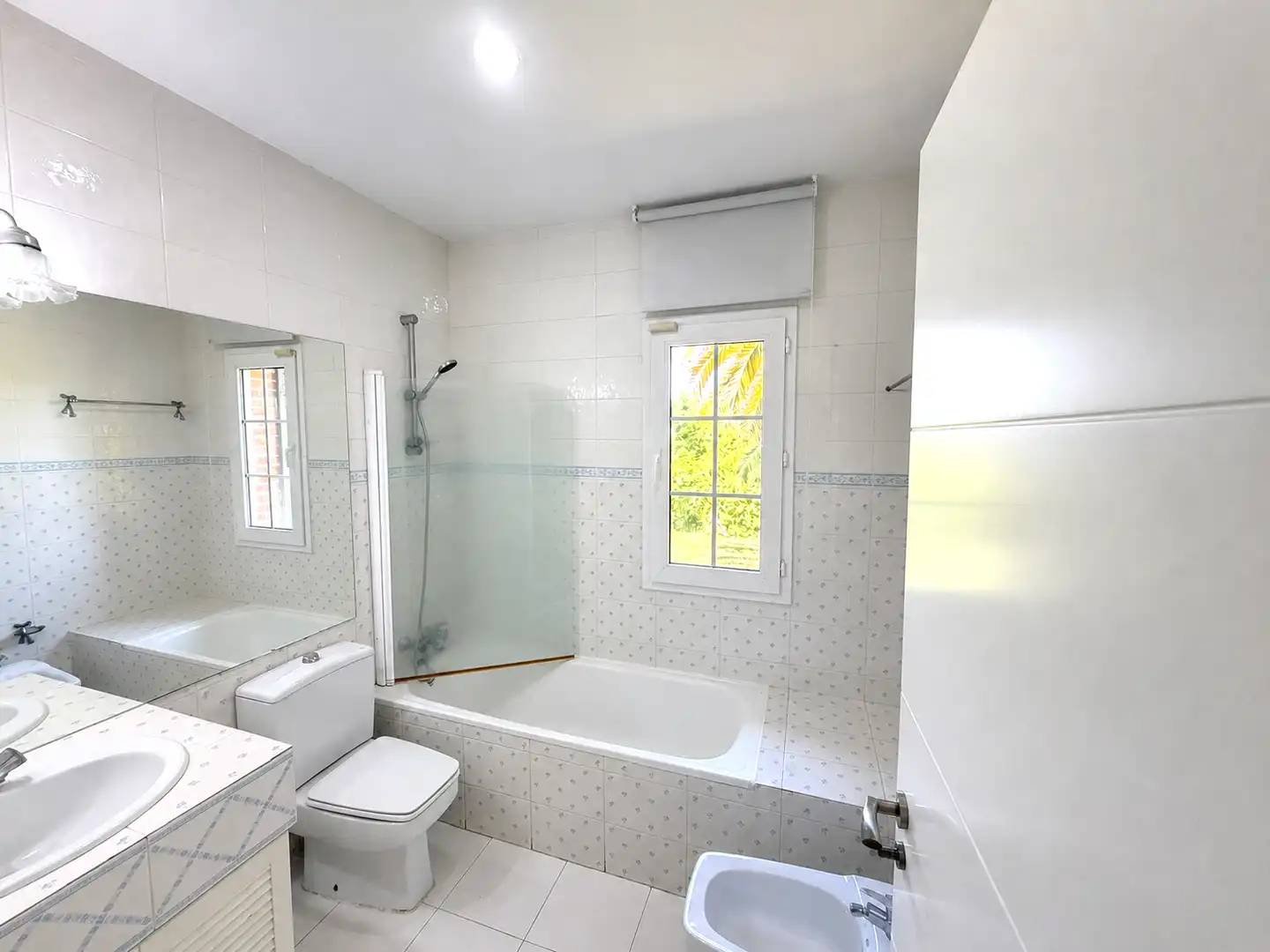 Baño de Casa o chalet de alquiler con opción a compra en Ciudalcampo con Aire acondicionado, Calefacción y Jardín privado