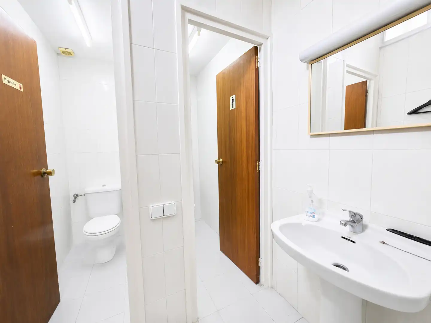 Badezimmer von Geschaftsraum zum Verkauf in Castellar del Vallès mit Klimaanlage und Alarm