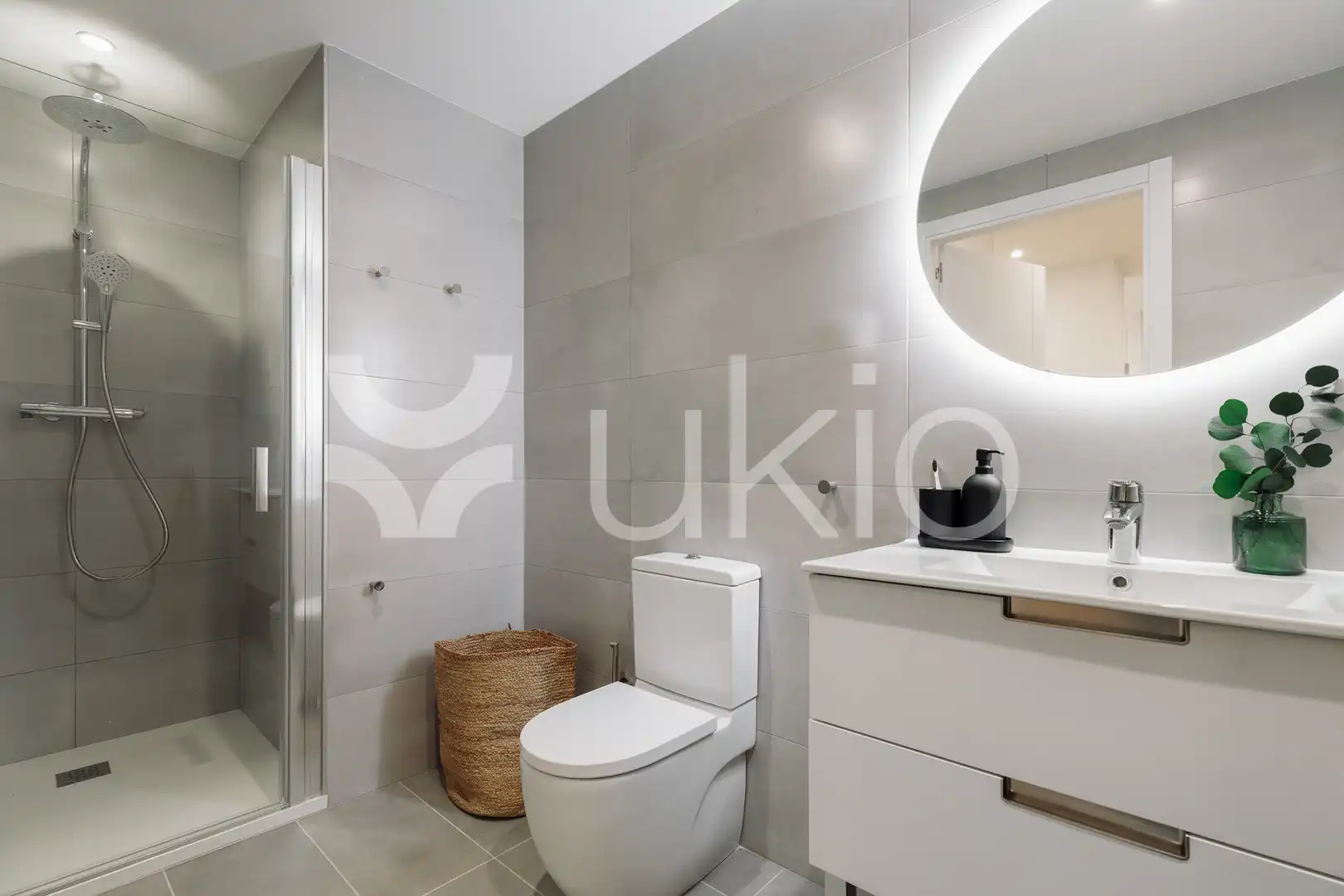 Badezimmer von Wohnungen zur Miete in Barcelona mit Klimaanlage, Heizung und Terrasse