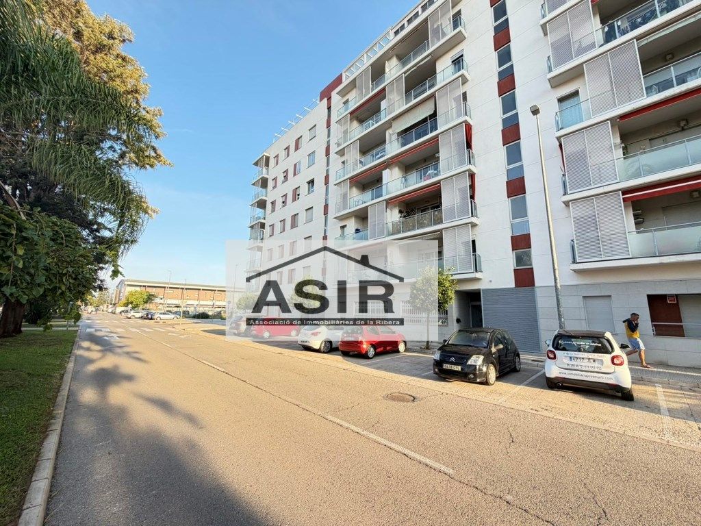 Exterior view of Garage for sale in Carcaixent