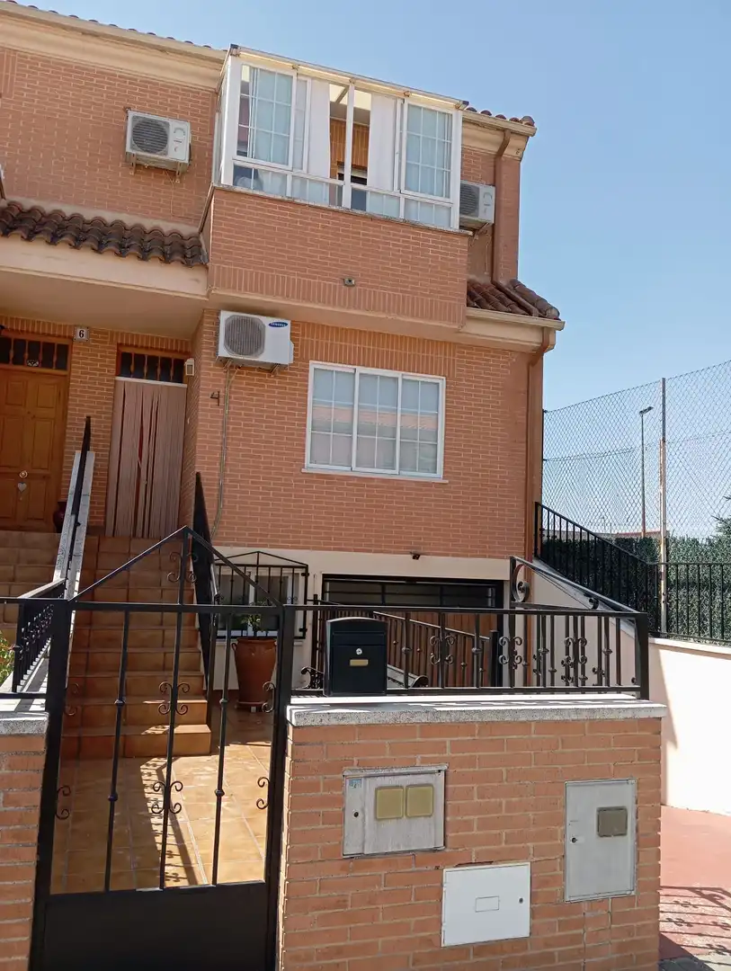 Vista exterior de Casa o chalet en venta en Torralba de Calatrava con Aire acondicionado, Calefacción y Trastero