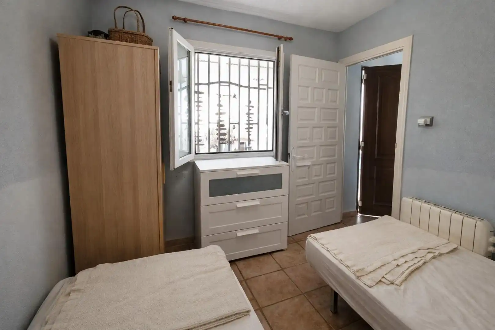 Dormitori de Casa o xalet en venda en Oliva amb Aire condicionat, Jardí privat i Terrassa