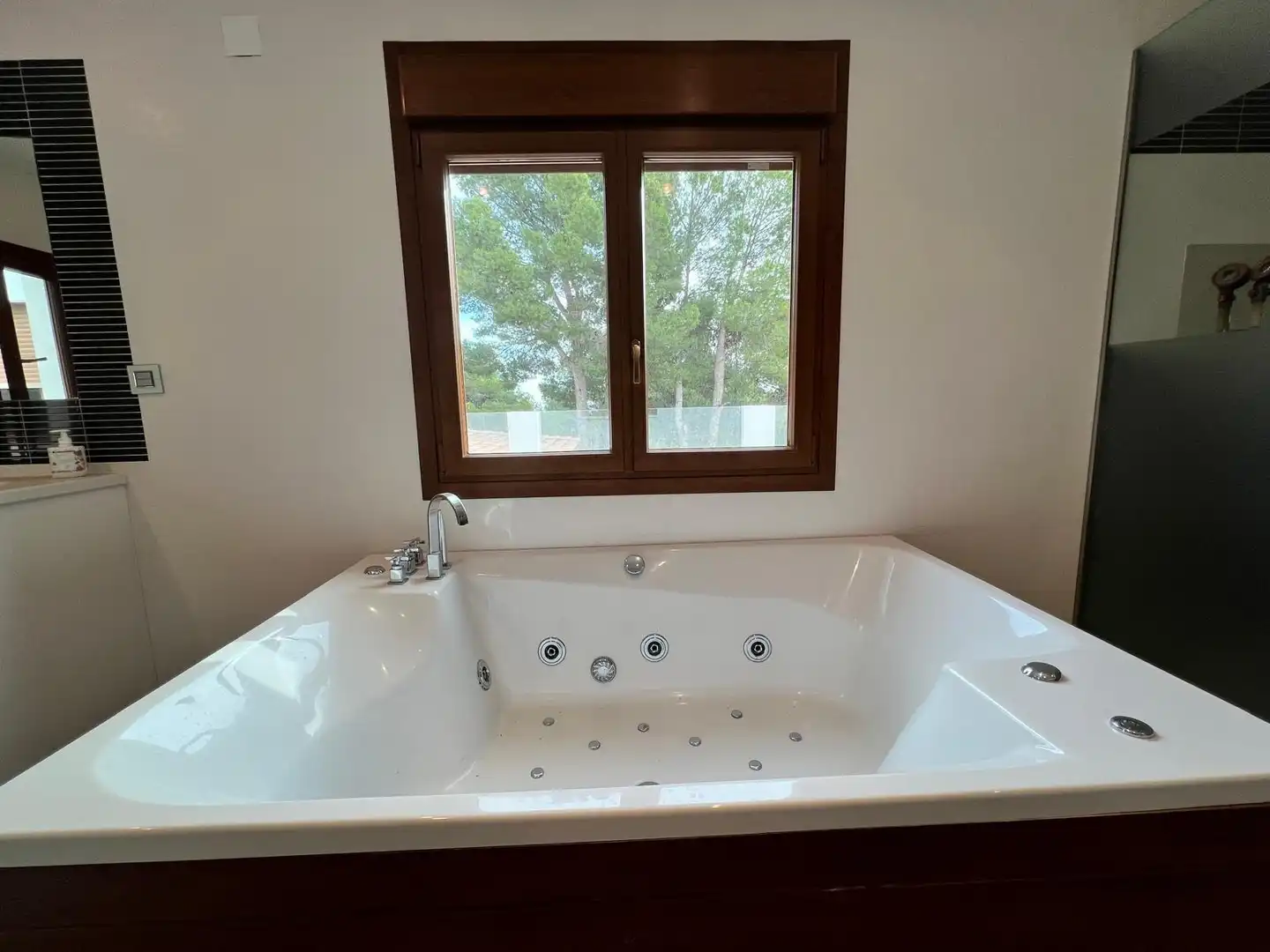 Bany de Casa o xalet en venda en La Nucia amb Jardí privat, Terrassa i Piscina