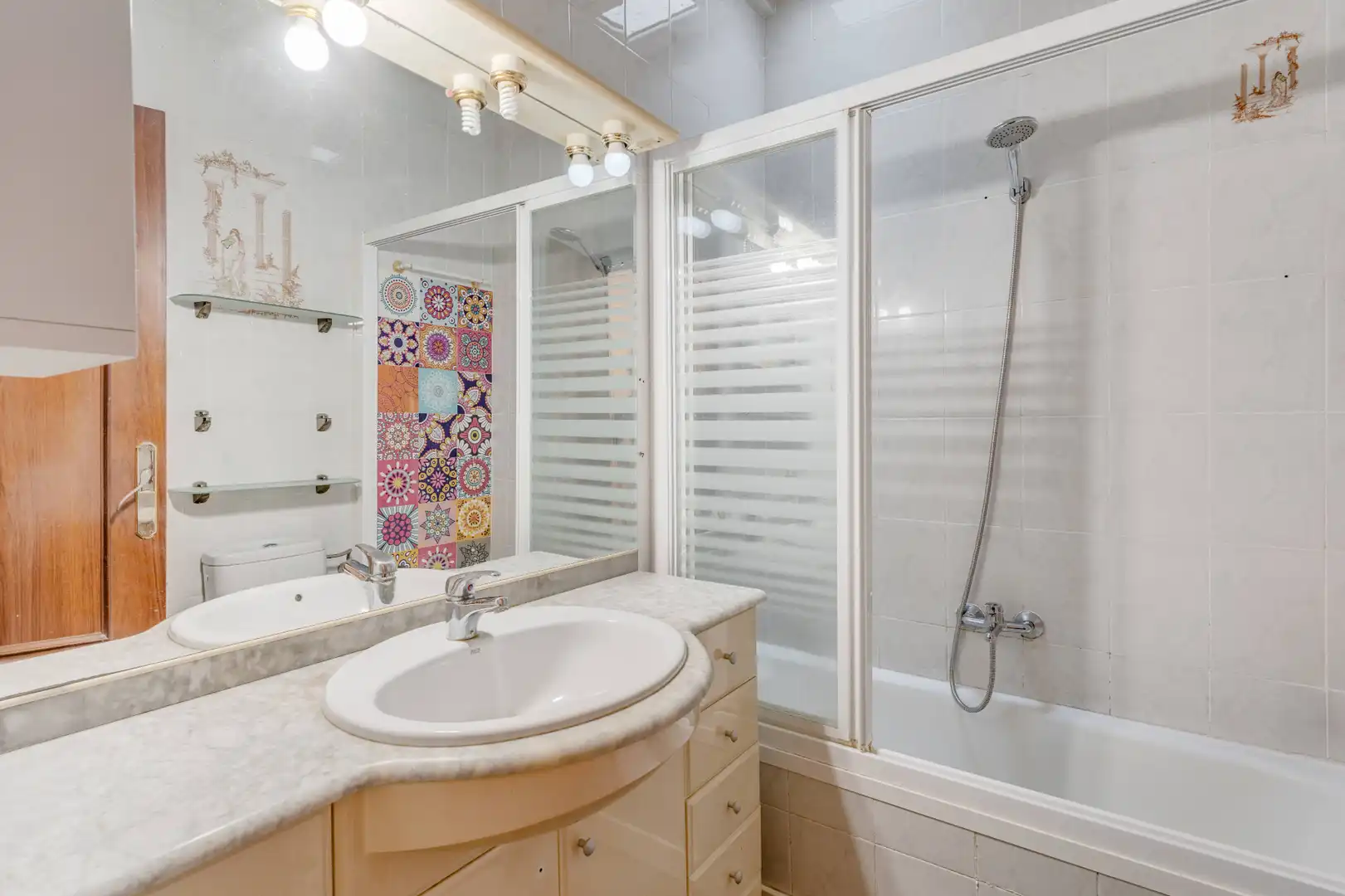 Baño de Piso en venta en Barcelona con Terraza, Horno y Lavadora
