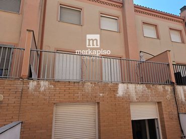 Adossat en venda a CENTRE POBLE