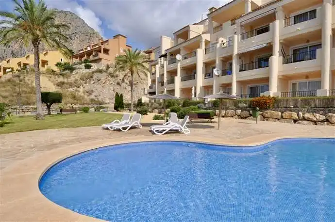 Vista exterior de Apartament en venda en Calpe / Calp amb Aire condicionat, Calefacció i Jardí privat