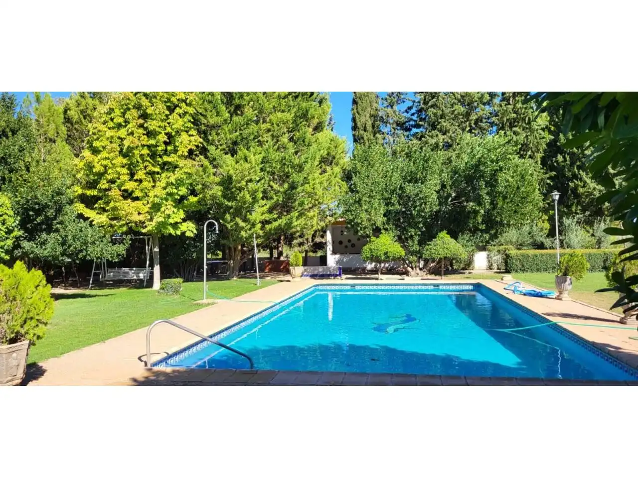 Piscina de Casa o xalet en venda en Baza amb Calefacció, Jardí privat i Terrassa