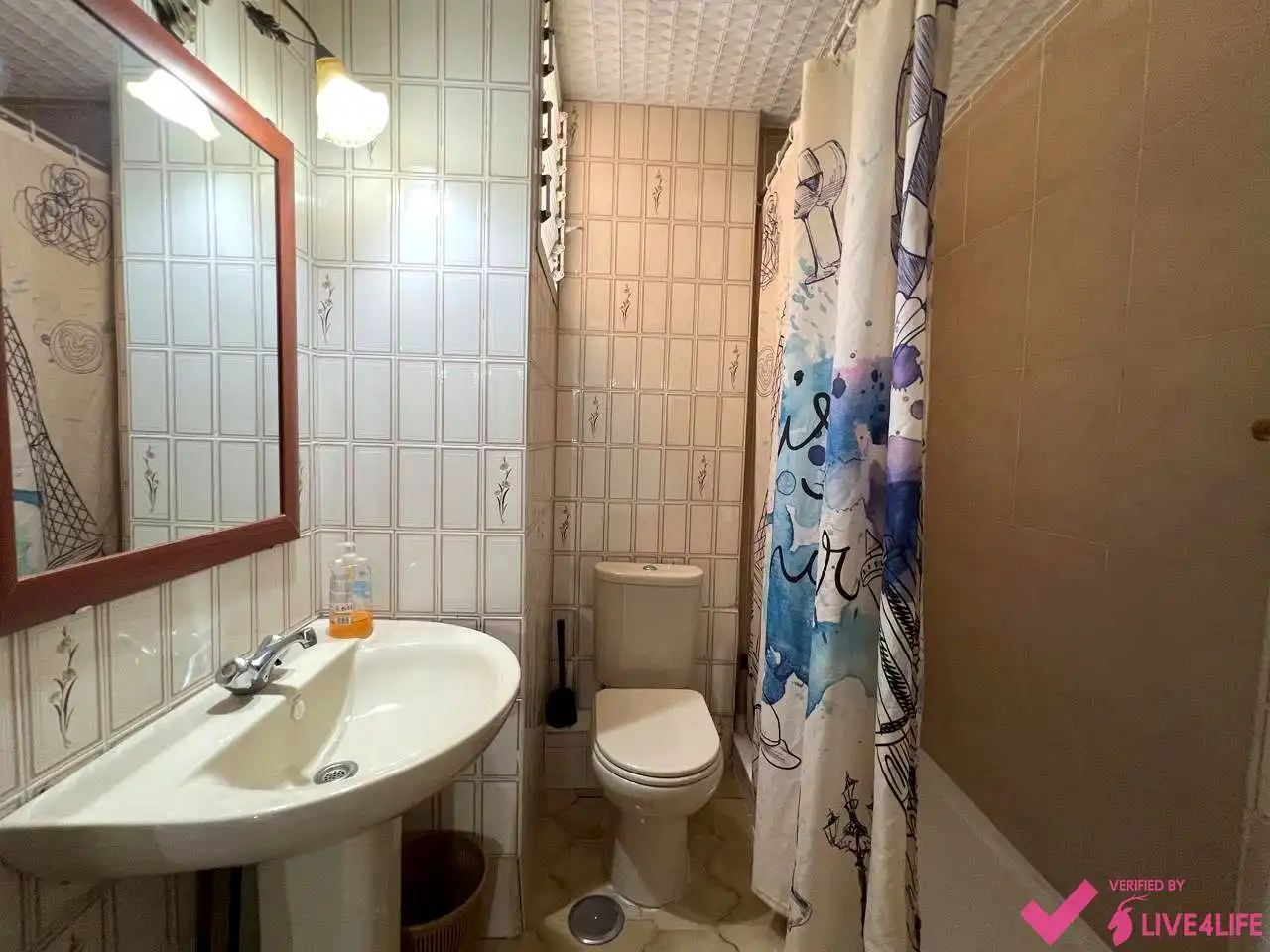 Bathroom of Flat for share in Sevilla  with Air Conditioner, Heating and Furnished
