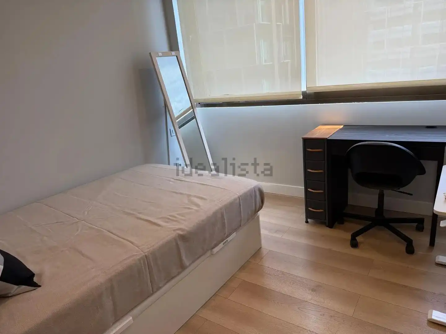 Bedroom of Flat for rent in Madrid  with Air Conditioner, Heating and Storage room